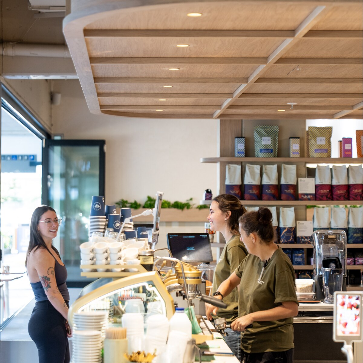 Paradox Coffee Roasters Broadbeach customer and baristas